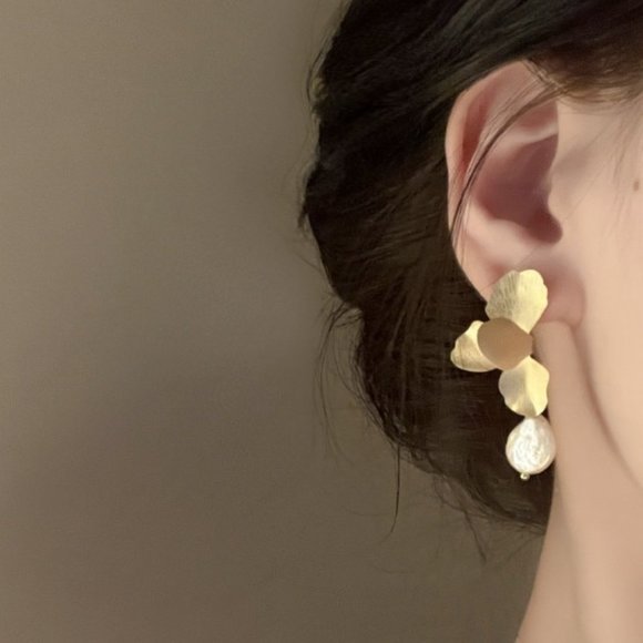 Jewelry - Irregular Retro Metal Petal Pearl Pendant Earrings